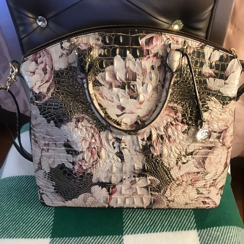 Large Brahmin Duxbury-Eden… carried only twice! Great condition… clean inside!